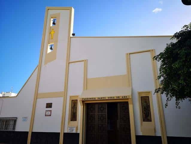 Fachada exterior de la Parroquia del Santo Cura de Ars en Telde