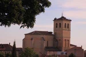 Vista de la torre de la iglesia al atardecer