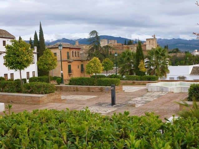 Vista panorámica del Huerto de Carlos con la Alhambra al fondo