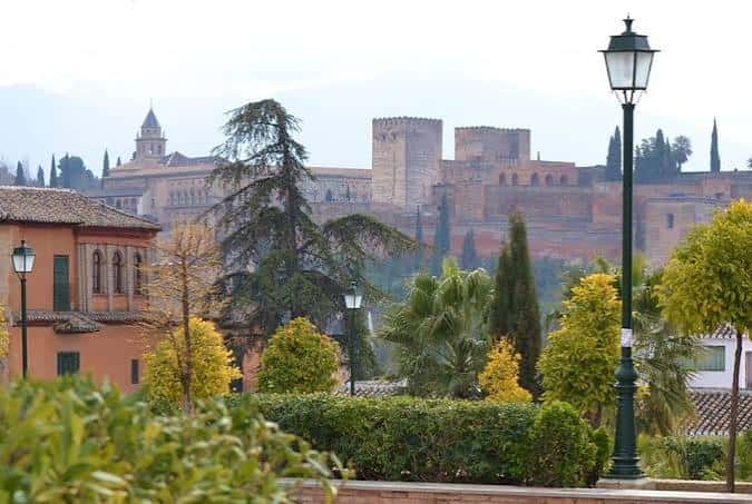 Jardines del Huerto de Carlos con vistas a la Alhambra