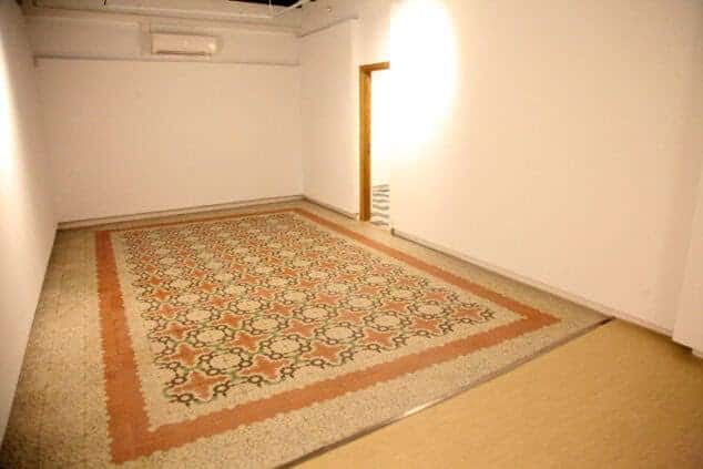 Sala con mosaico histórico restaurado