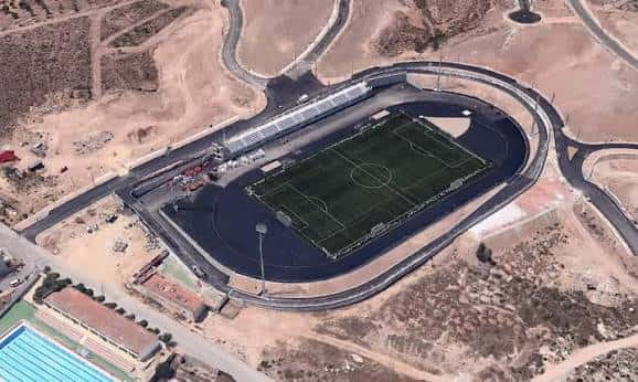Vista aérea del Polideportivo Manuel Ruiz Pérez mostrando la pista de atletismo y el campo de fútbol