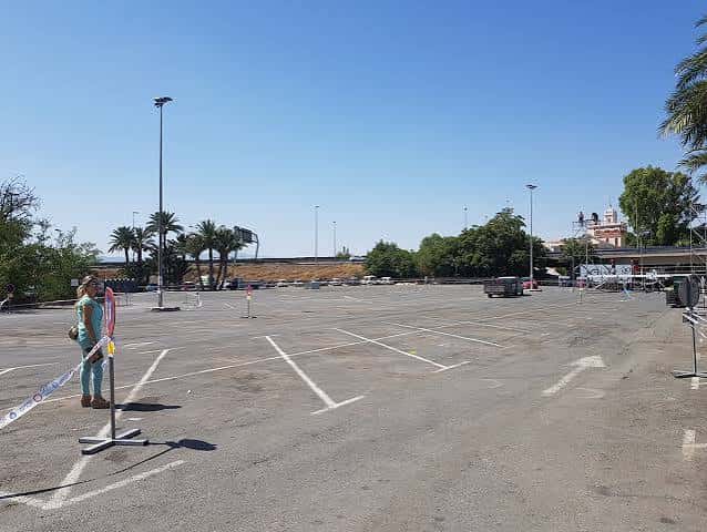 Vista general del aparcamiento disuasorio Malecón en Murcia con espacios vacíos y señalización