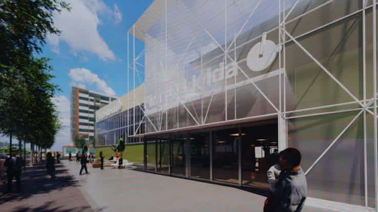 Fachada exterior moderna del nuevo pabellón de la Fira de Lleida