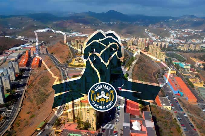 Panorámica del Valle de Jinámar destacando el centro cívico entre edificios residenciales