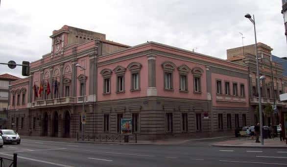 Fachada principal de la Junta Municipal del Distrito de Tetuán en Madrid