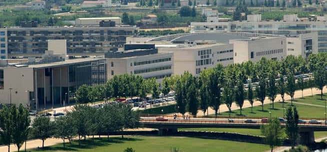 Vista panorámica del Campus de Cappont con edificios modernos y zonas verdes