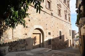 Fachada exterior del edificio histórico de la Filmoteca