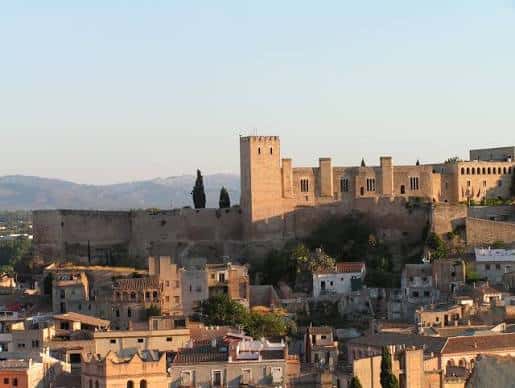 Vista panorámica del Castillo de Tortosa sobre la ciudad y el río Ebro