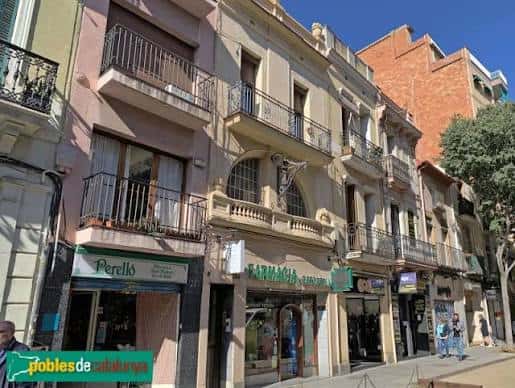 Fachadas de edificios históricos en Carrer Gran de Sant Andreu