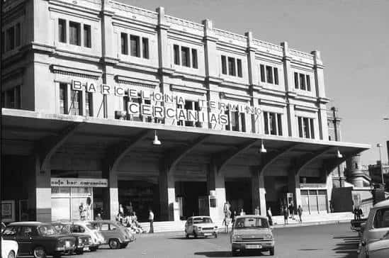 Fachada histórica de la estación de Barcelona Terminus Cercanías