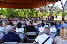 Evento comunitario bajo la cubierta de Fontajau