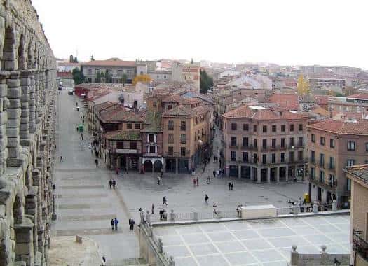 Vista panorámica de la Plaza del Azoguejo con el Acueducto Romano