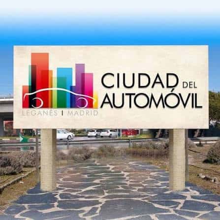 Señal de entrada a Ciudad del Automóvil en Leganés