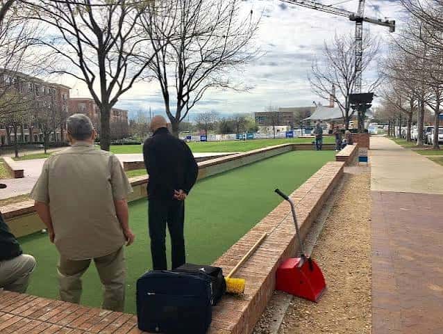 Taller comunitario de construcción de cajas nido en el interior del centro