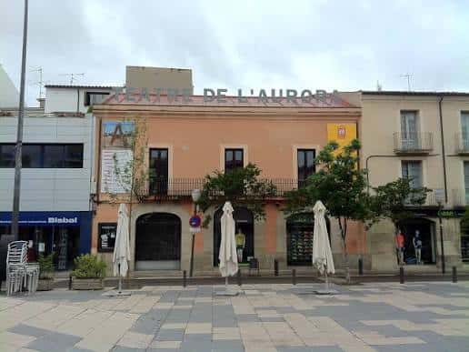 Fachada exterior del Teatre de l'Aurora en Igualada