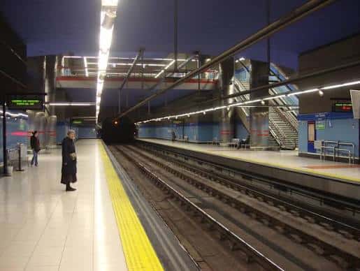 Plataforma interior de la estación de metro Las Tablas