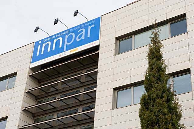 Fachada exterior del edificio Innpar con su logotipo visible