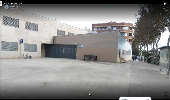 Vista exterior del CAP Doctor Martí i Julià en Cornellà de Llobregat