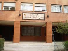 Fachada principal del CEIP Maestra Trinidad García en Fuenlabrada