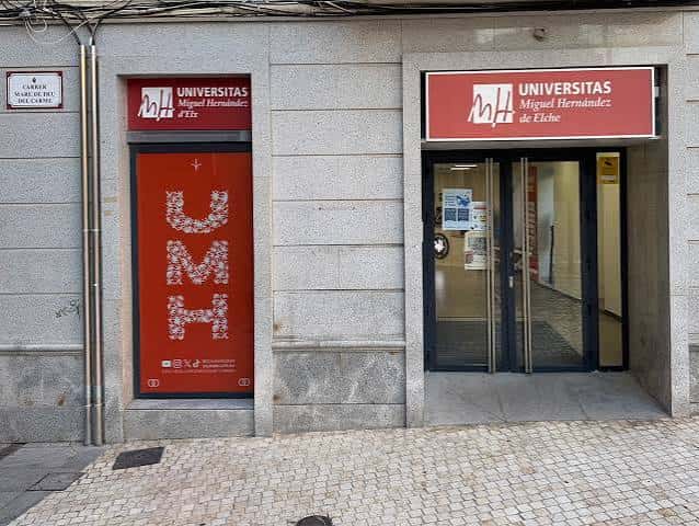 Entrada principal del Aula Plaça de Baix en la Universidad Miguel Hernández