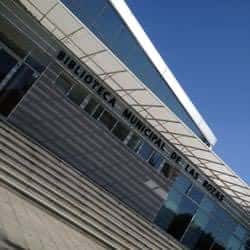 Vista lateral de la Biblioteca Municipal de Las Rozas, parte del complejo El Abajón