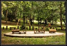 Área de picnic y juegos infantiles en el Parque de la Agra