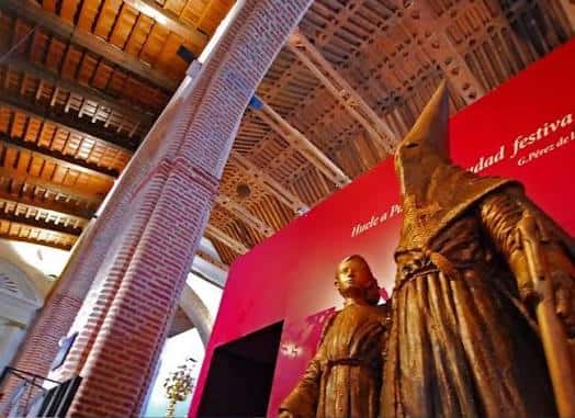 Detalle de pasos procesionales en el interior del museo