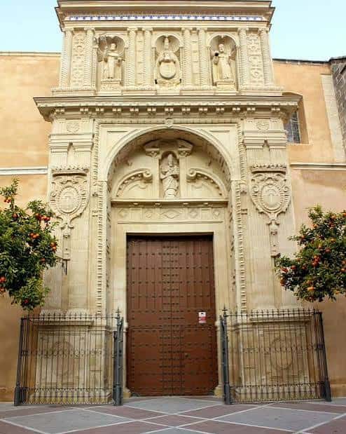 Fachada principal de la Basílica Menor Nuestra Señora de la Merced en Jerez de la Frontera