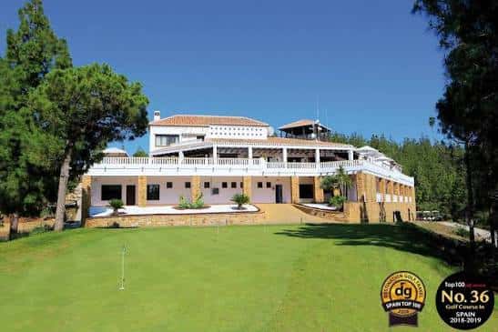 Fachada principal del club house en Chaparral Golf Club