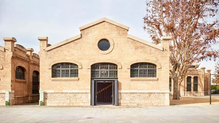 Fachada exterior del edificio NAU 3 de Ribes en Valencia