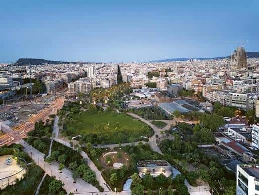 Panorámica diurna de la Gran Clariana integrada en el tejido urbano de Barcelona