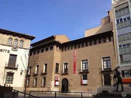Fachada exterior del edificio del Colegio Oficial de Arquitectos de Aragón