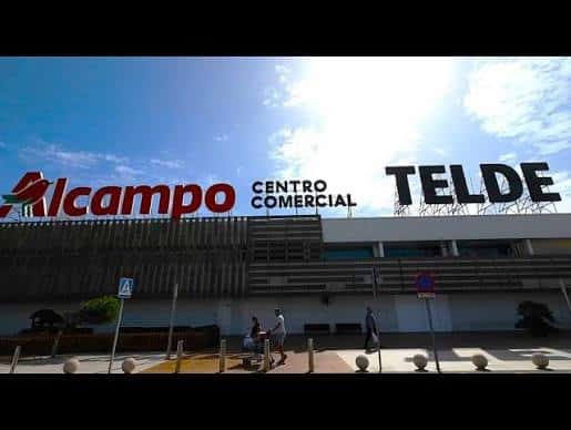 Fachada exterior del Centro Comercial La Mareta en Telde con letrero de Alcampo