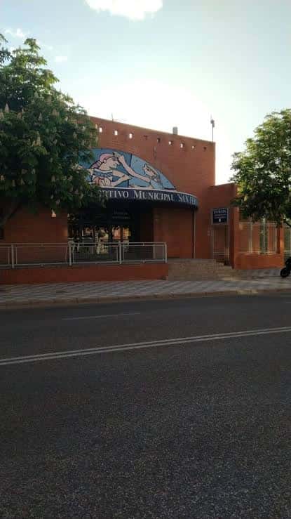 Fachada exterior del Pabellón Polideportivo Municipal San Fernando