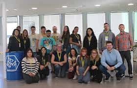 Grupo de participantes del Coboi Lab posando en el espacio común