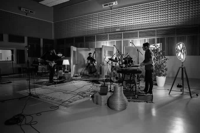 Bandas ensayando en el espacio principal del estudio Mans