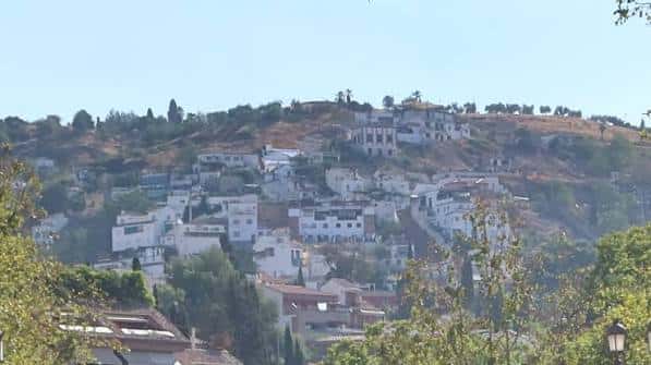 Vista panorámica del Barranco del Abogado con casas blancas en la ladera