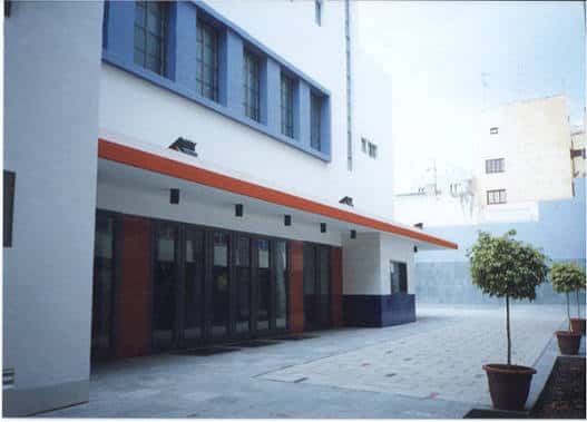 Fachada exterior del Teatro Cuyás con entrada principal