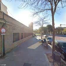 Vista de la calle Avinguda de Sant Ramon Nonat con edificios residenciales y árboles