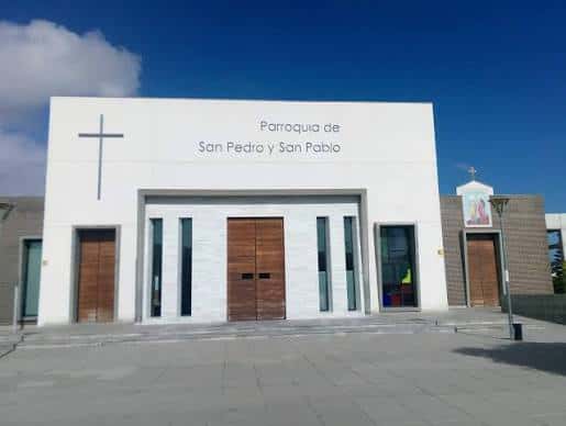 Fachada principal de la Parroquia de San Pedro y San Pablo en Torrevieja