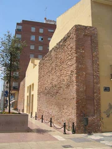 Vista exterior de la fachada histórica de la Casa de l'Oli en Villareal
