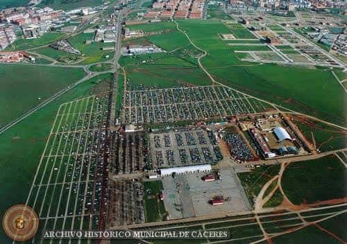 Vista aérea histórica del recinto ferial y sus zonas de aparcamiento