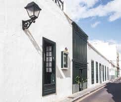 Fachada exterior del edificio El Almacén en Arrecife