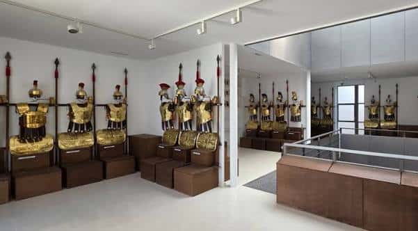 Sala de exhibición con réplicas de legionarios romanos