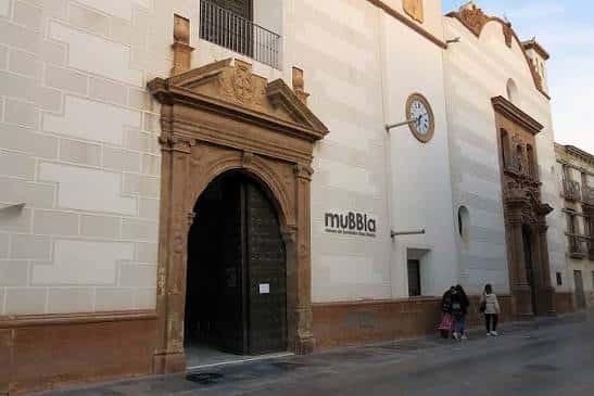 Fachada principal del MUBBLA con su entrada monumental