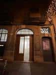Fachada exterior de Espai Mil Nou en Reus durante la noche