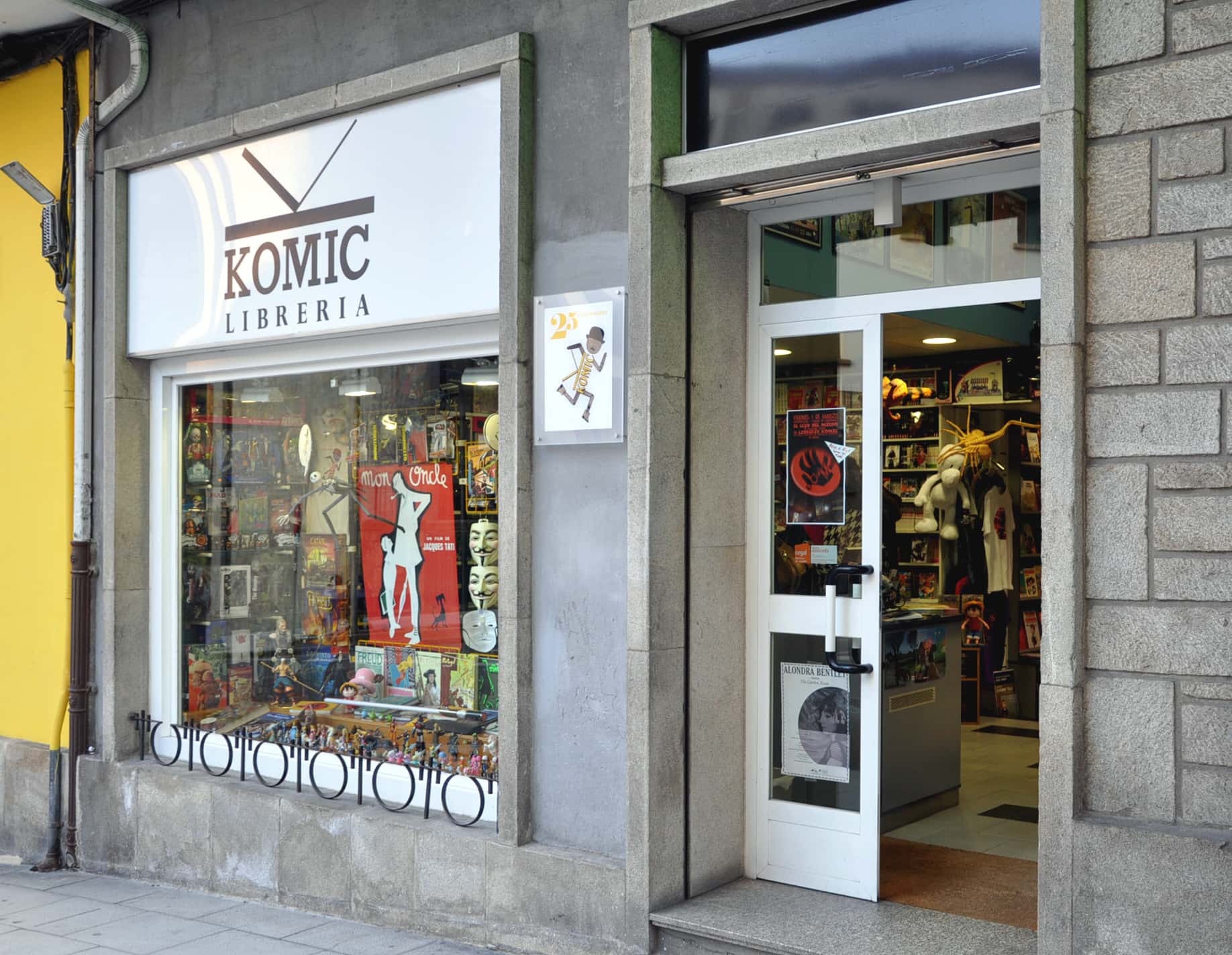 Firma de ejemplares de O eco dos días rotos