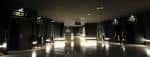 Pasillo interior moderno con iluminación ambiental en Cines Tamberlick