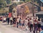 Procesión o romería de A Peregrina con multitud de personas en la calle